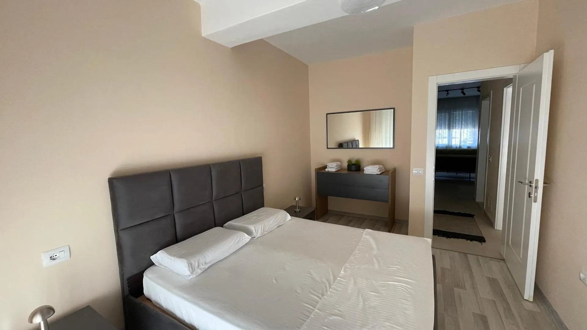 טיראנה New Bazar - 2 Rooms Apartment 0*,  אלבניה